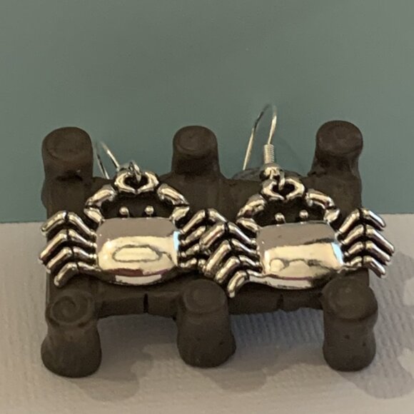 Crab Earring, Silly Animal Earring, Gift Idea, Nautical Earring, Seafood Earring - Picture 2 of 5